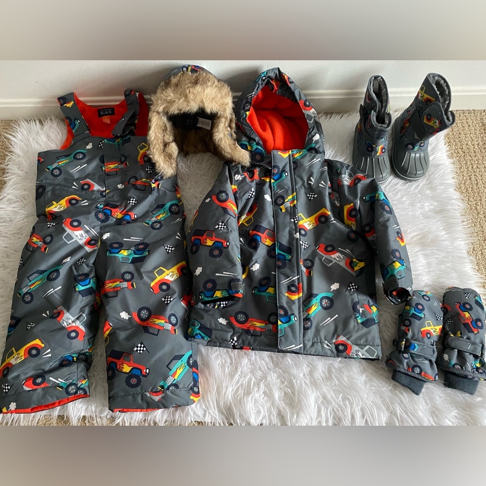 Kids' Gray Winter Outfit with Colorful Car Print
